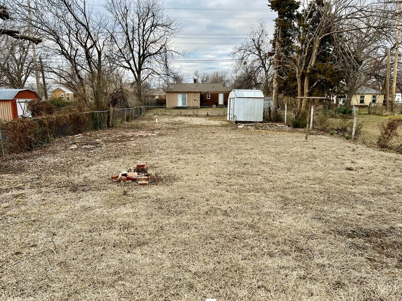 Building Photo - 301 E Rickenbacker Dr