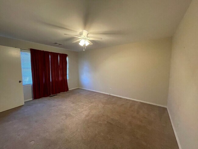 Building Photo - 3 bedroom, 2 bath, 2 living areas, 2 car garage Ranch style home nestled on a corner lot