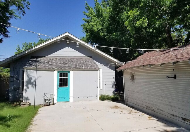Building Photo - Coming Soon! 2 bed 1 bath Near Downtown OKC