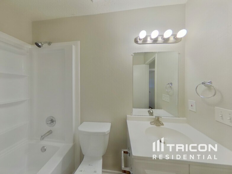 Building Photo - 717 Marlow Pl