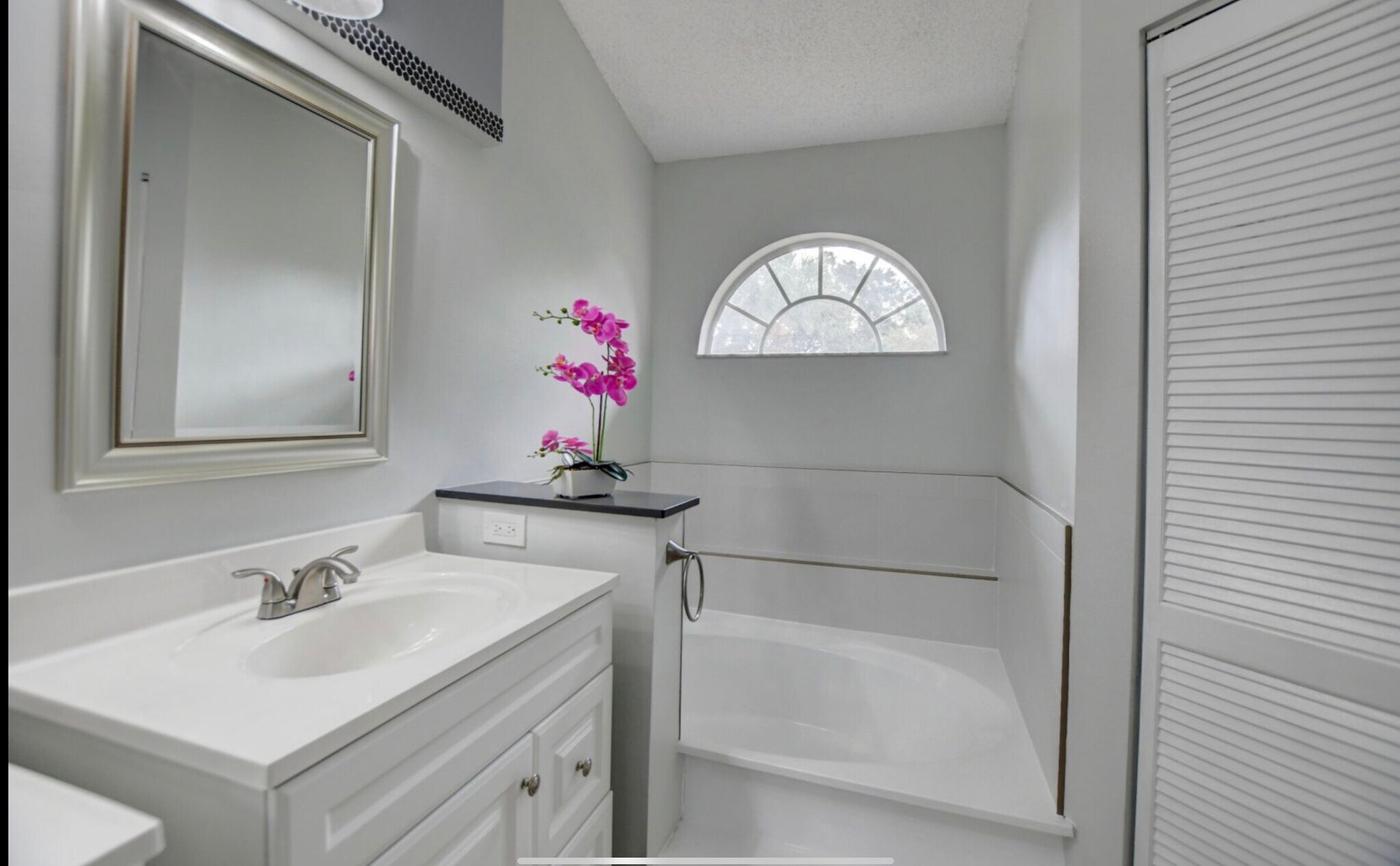 Building Photo - 5286 Sapphire Vly