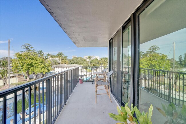 Building Photo - 1301 River Reach Dr