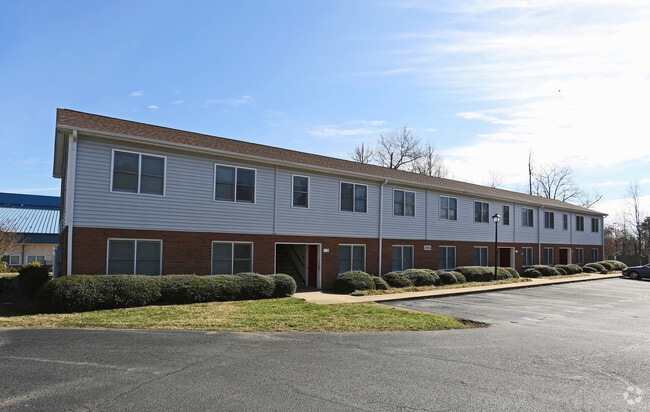 Building Photo - Oak Hill Square