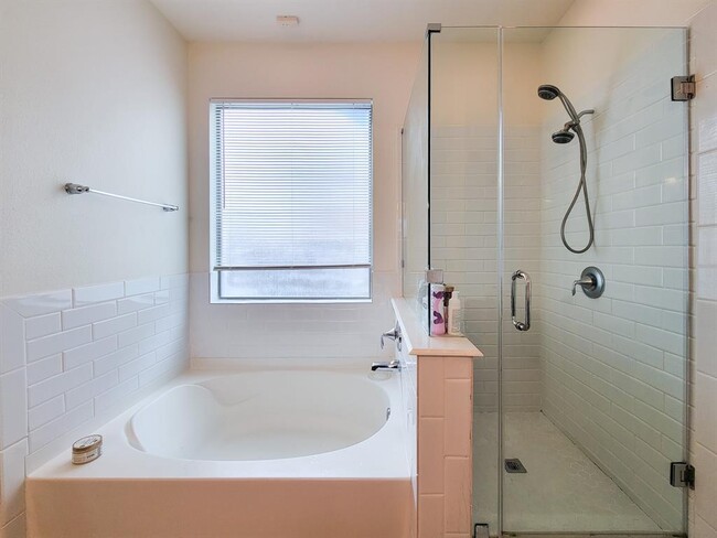 Building Photo - 5046 Longlane Dr