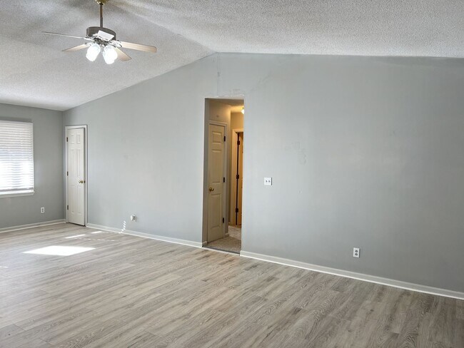 Building Photo - Really Cute Home in Lake Wildwood