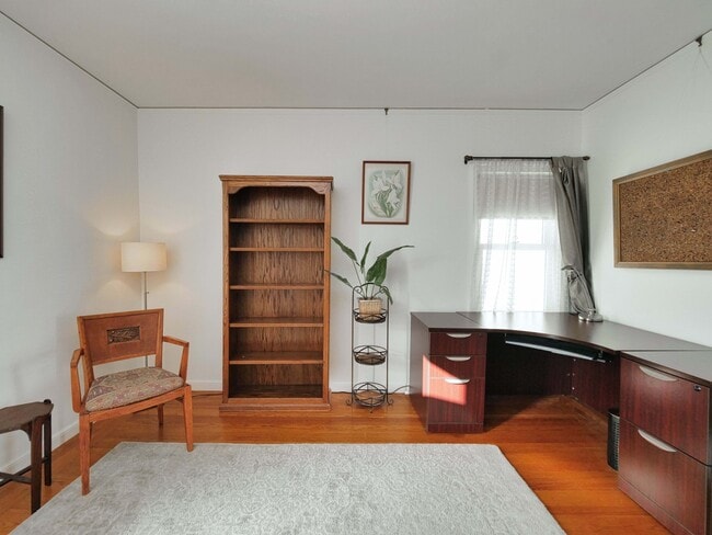 Building Photo - 1718 Le Roy Ave