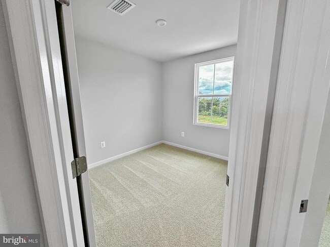 Building Photo - 2566 Laurel Pk Dr