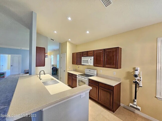 Building Photo - 927 Ocaso Ln