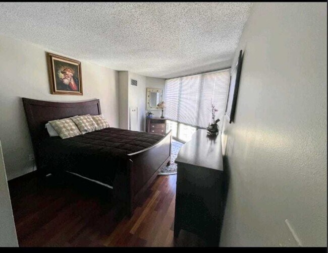 Building Photo - 111 W Maple St