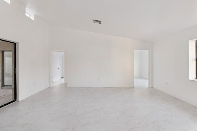 Building Photo - 527 Glade Ct