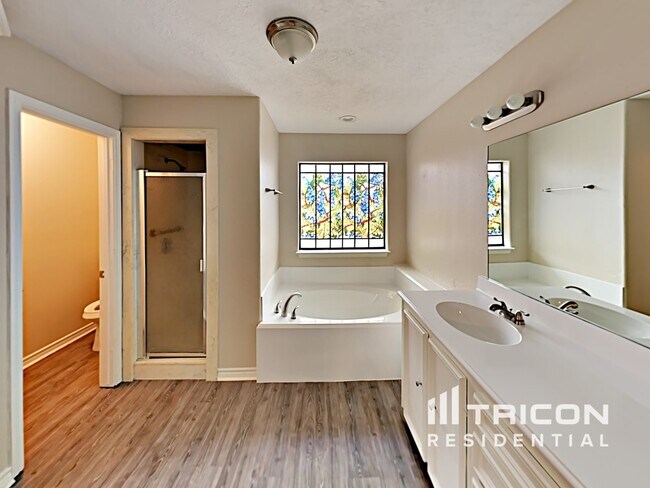 Building Photo - 729 Forest Ln Dr