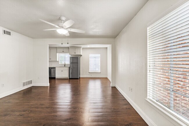 Building Photo - 3605 Shelby Dr