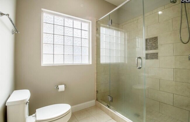 Building Photo - 332 Highland Point Dr