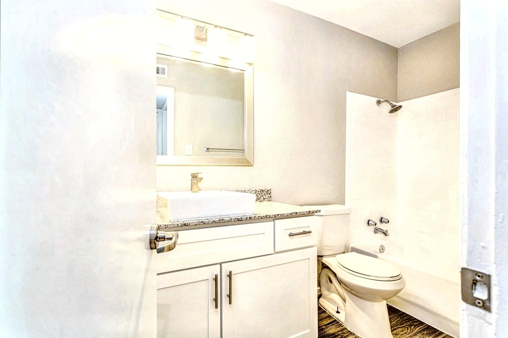 Building Photo - 3138 Manor Rd