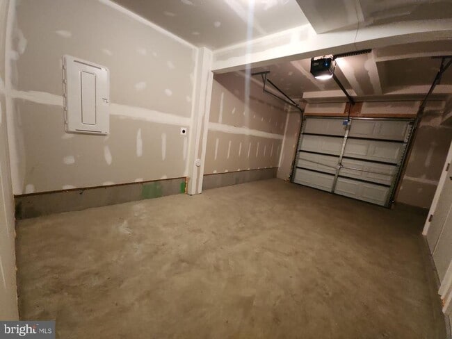 Building Photo - 6730 Belcrest Rd