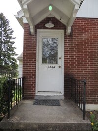 Building Photo - 1366NORTHATH