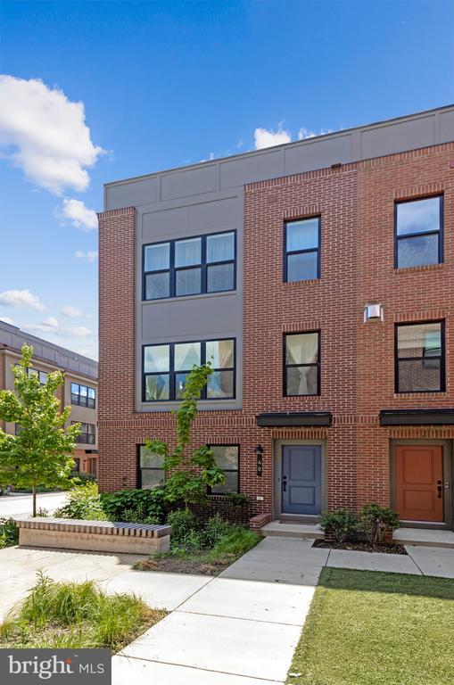 Building Photo - 40 Mural Walk NE