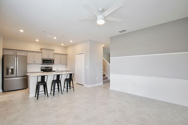 Building Photo - Former Model Townhome for Rent – Winter Ga...