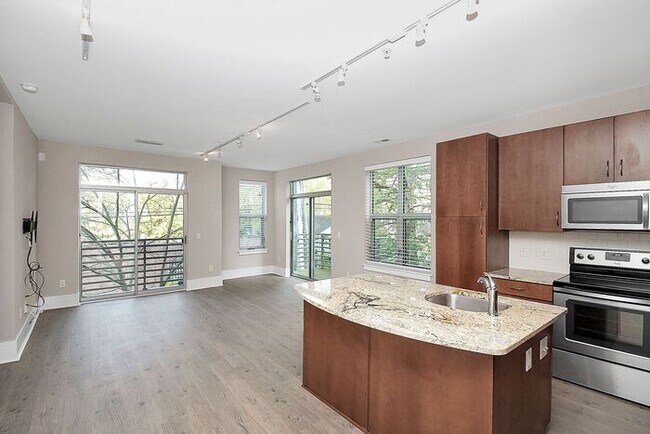 Building Photo - Industrial Corner 2BD/2BA Condo at Steelhaus in Plaza Midwood!