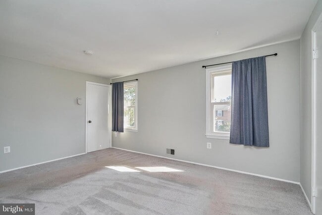 Building Photo - 8076 St Annes Ct