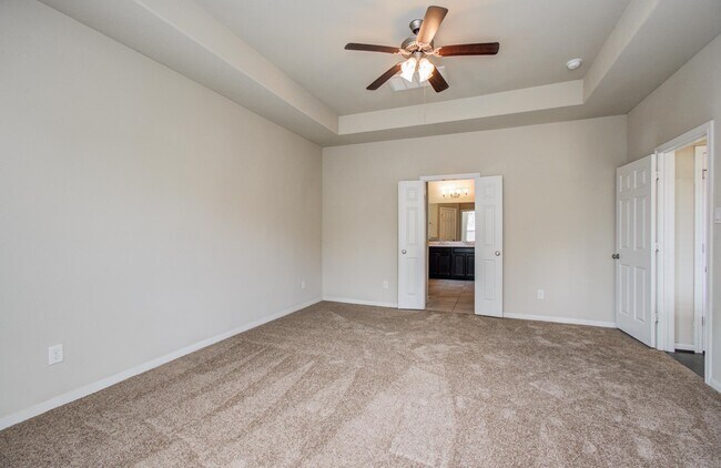 Building Photo - 15618 Whispering Green Dr