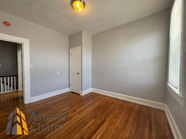 Building Photo - 3-Bedroom Home with Fireplace, Fenced Yard...
