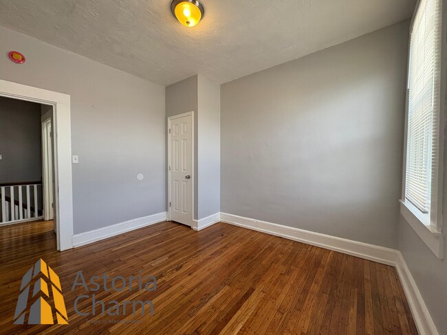 Building Photo - Updated 3 Bedroom with Fireplace and Fence...