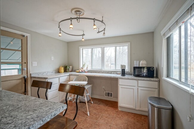 Building Photo - 1005 Chevy Chase Ln