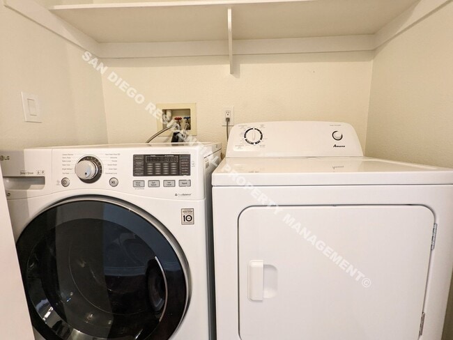 Building Photo - Incredible Two Bed, Two Bath, Condo in Lux...
