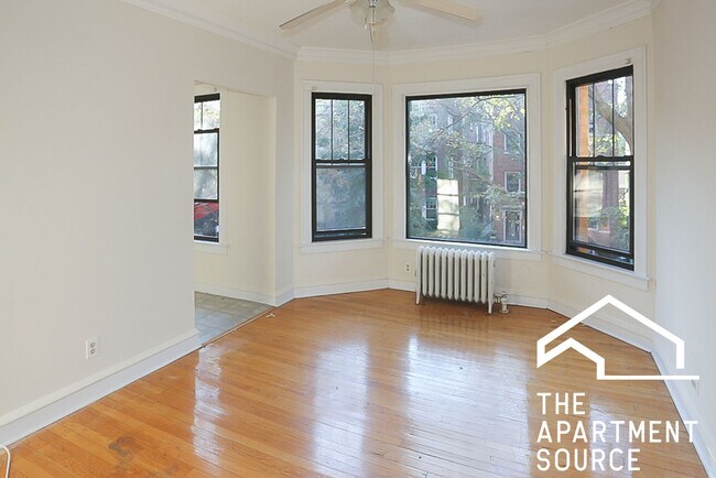 Building Photo - 5951 N Paulina St