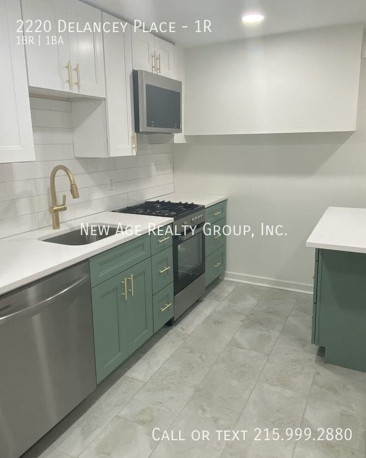 Building Photo - 2220 Delancey St