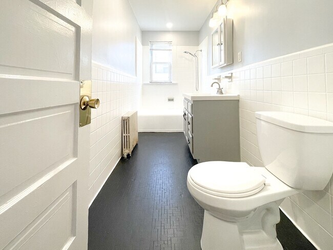 Building Photo - 21 Crest Ave