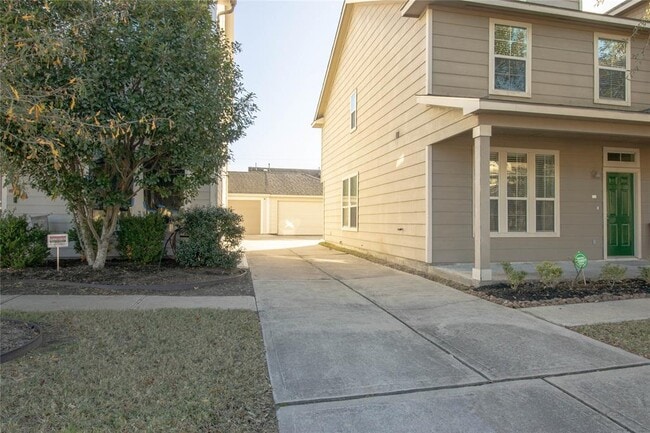Building Photo - 16727 Libson Falls Dr