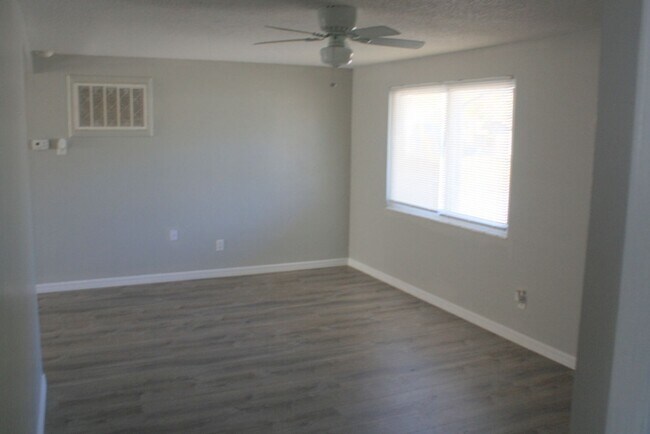 Building Photo - 4719 Bonton Dr
