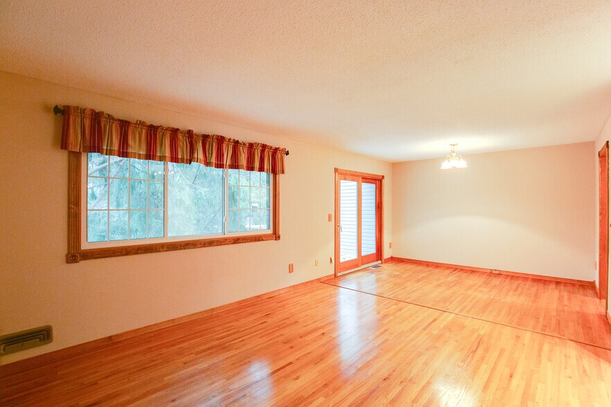 Building Photo - 12115 Drake St NW