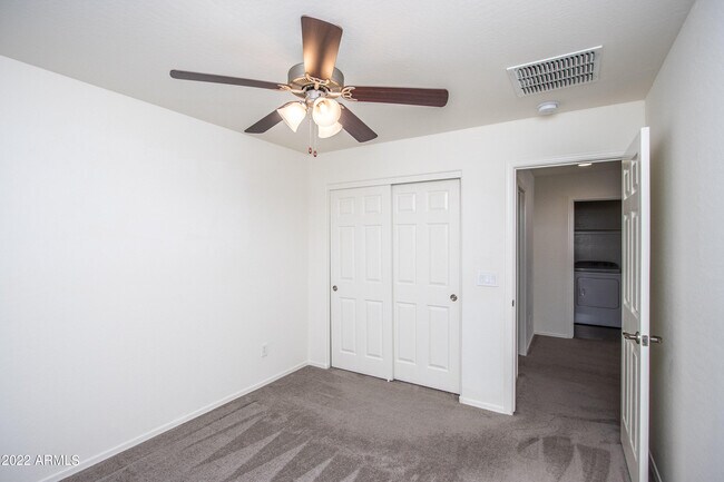 Building Photo - 261 N Sandal