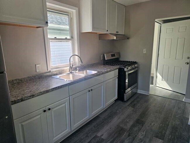 Building Photo - 250 Anderson Ave