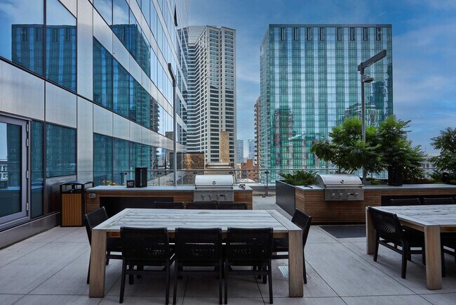 Building Photo - 1000 S Michigan Ave