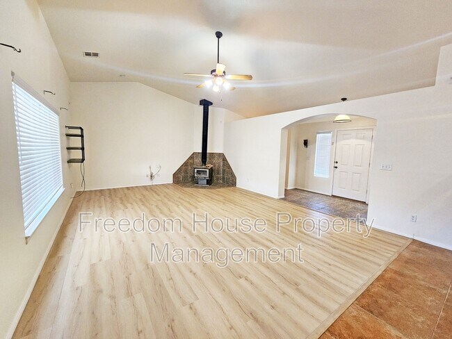 Building Photo - 3120 E Easy St
