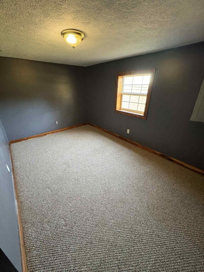 Building Photo - Peaceful Country Living