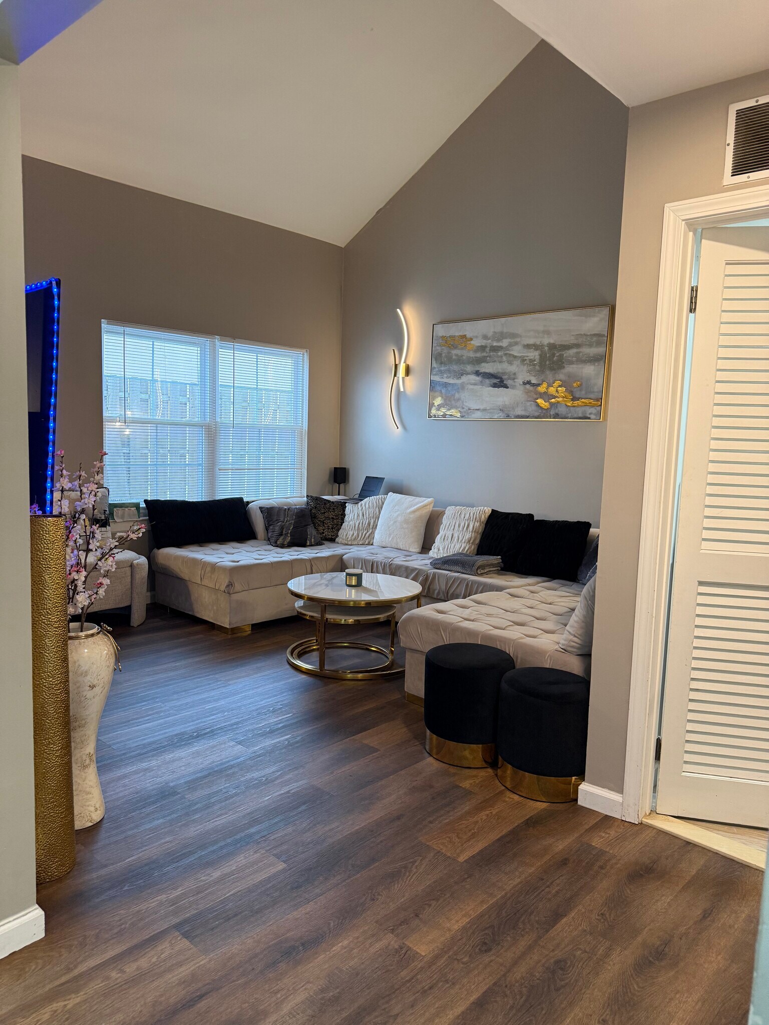 Building Photo - 36 Renaissance Ln