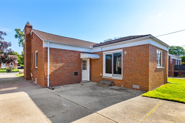 Building Photo - 2087 Allard Ave