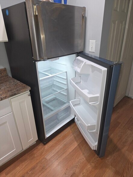 Building Photo - 909 19th St NE