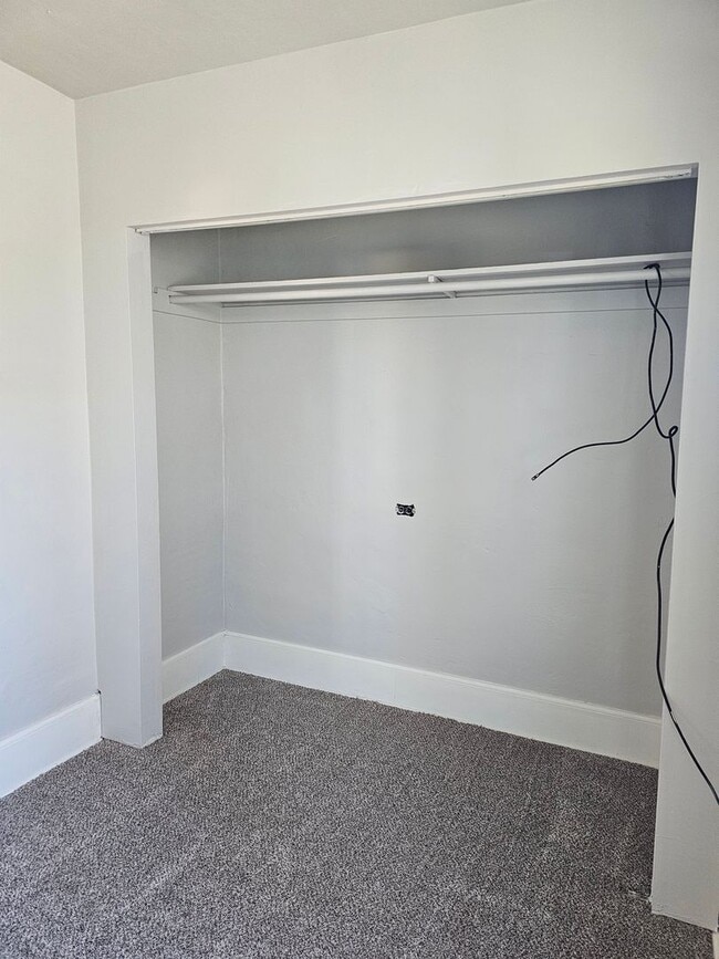 Building Photo - 1105 W 29th St