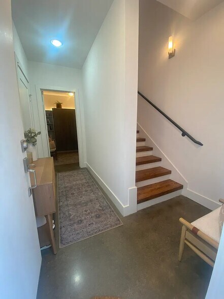 Building Photo - 5705 Bryan Pky