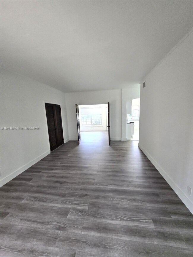 Building Photo - 2131 Calais Dr