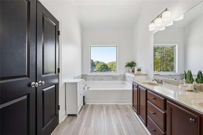 Building Photo - 9931 Mancunian Way