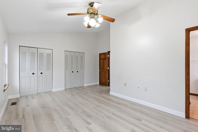 Building Photo - 5001 Lambsgate Ln