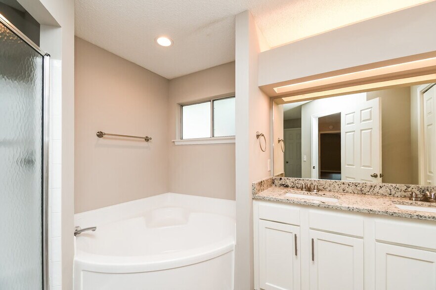 Building Photo - 1368 High Plains Dr W