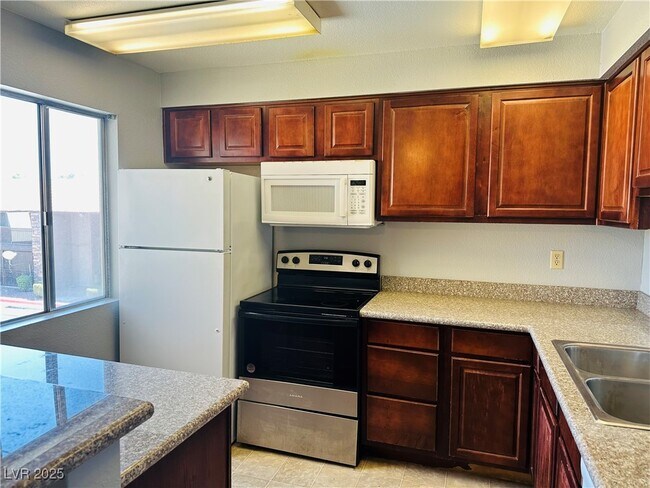 Building Photo - 5080 Indian River Dr